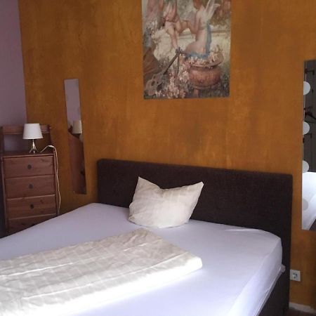 Zimmer In Kaiserslautern Extérieur photo