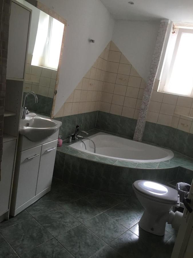 Zimmer In Kaiserslautern Extérieur photo